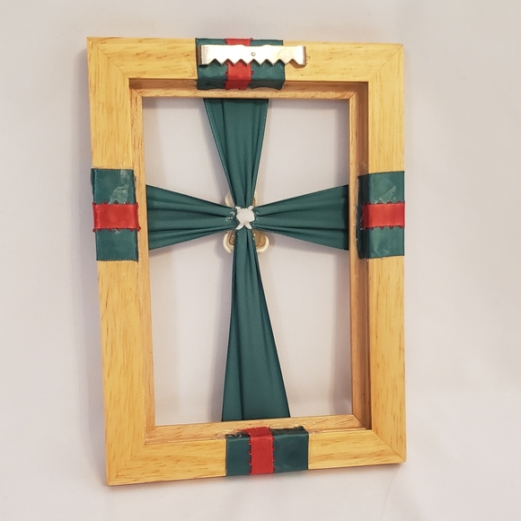 Frame Cross Art Gingerbread man Handmade Red, Green - Picture 2 of 4